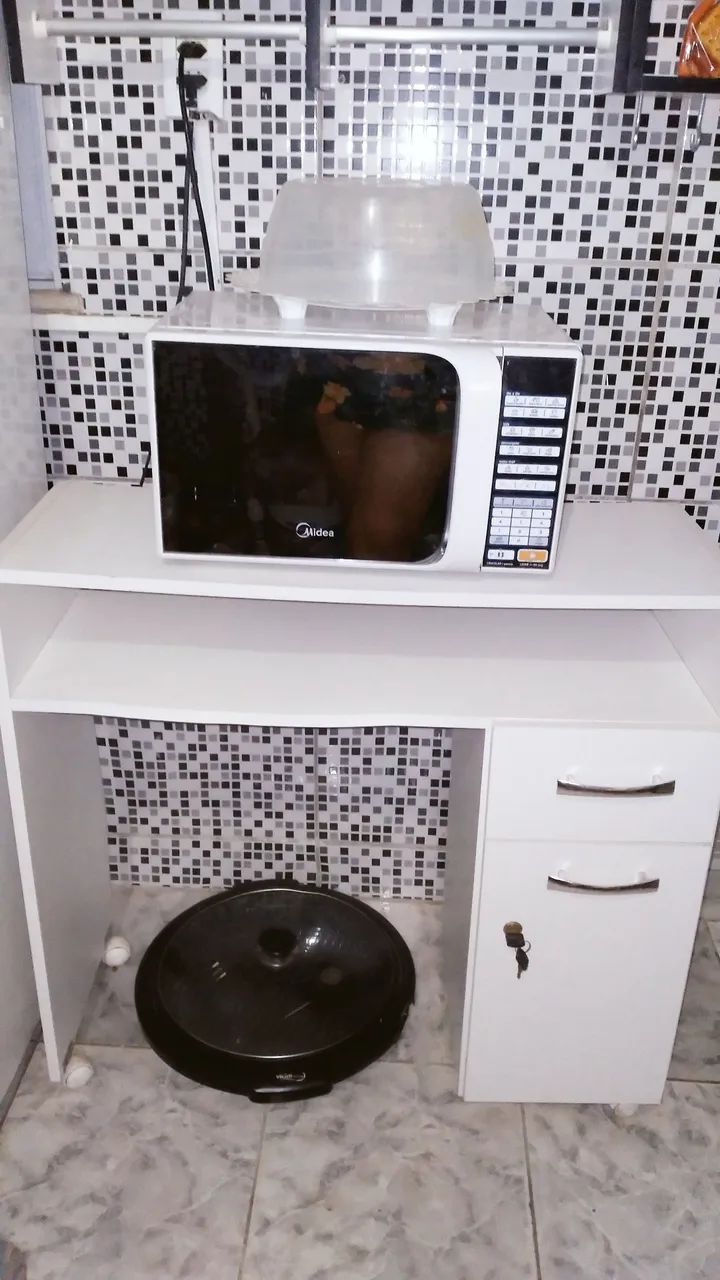 Mesa linda multi uso com rodinhas perfeitas para utilizar como quiser - Foto 3