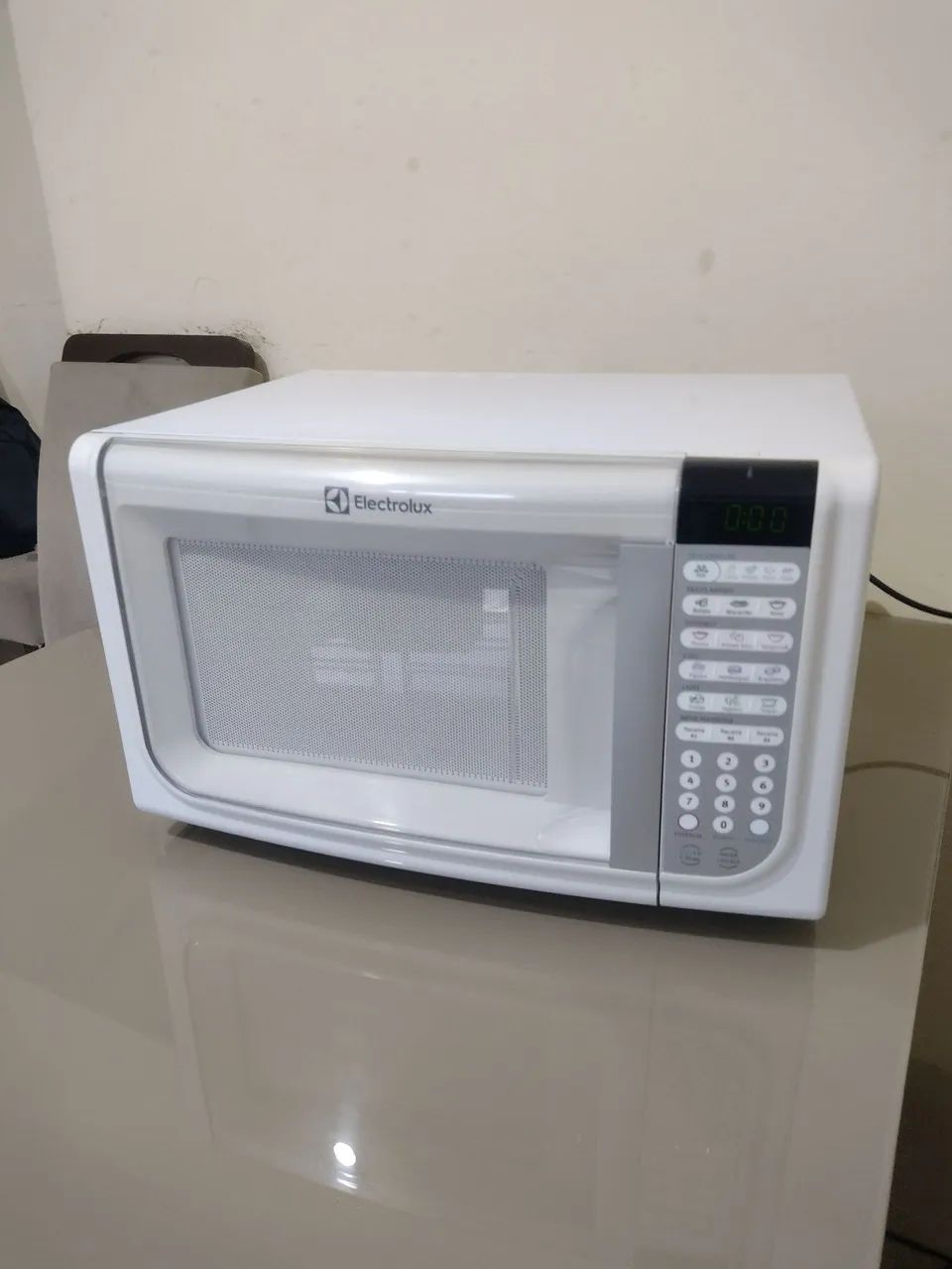 Microondas Electrolux 31 litros, funcionando perfeitamente  - Foto 2