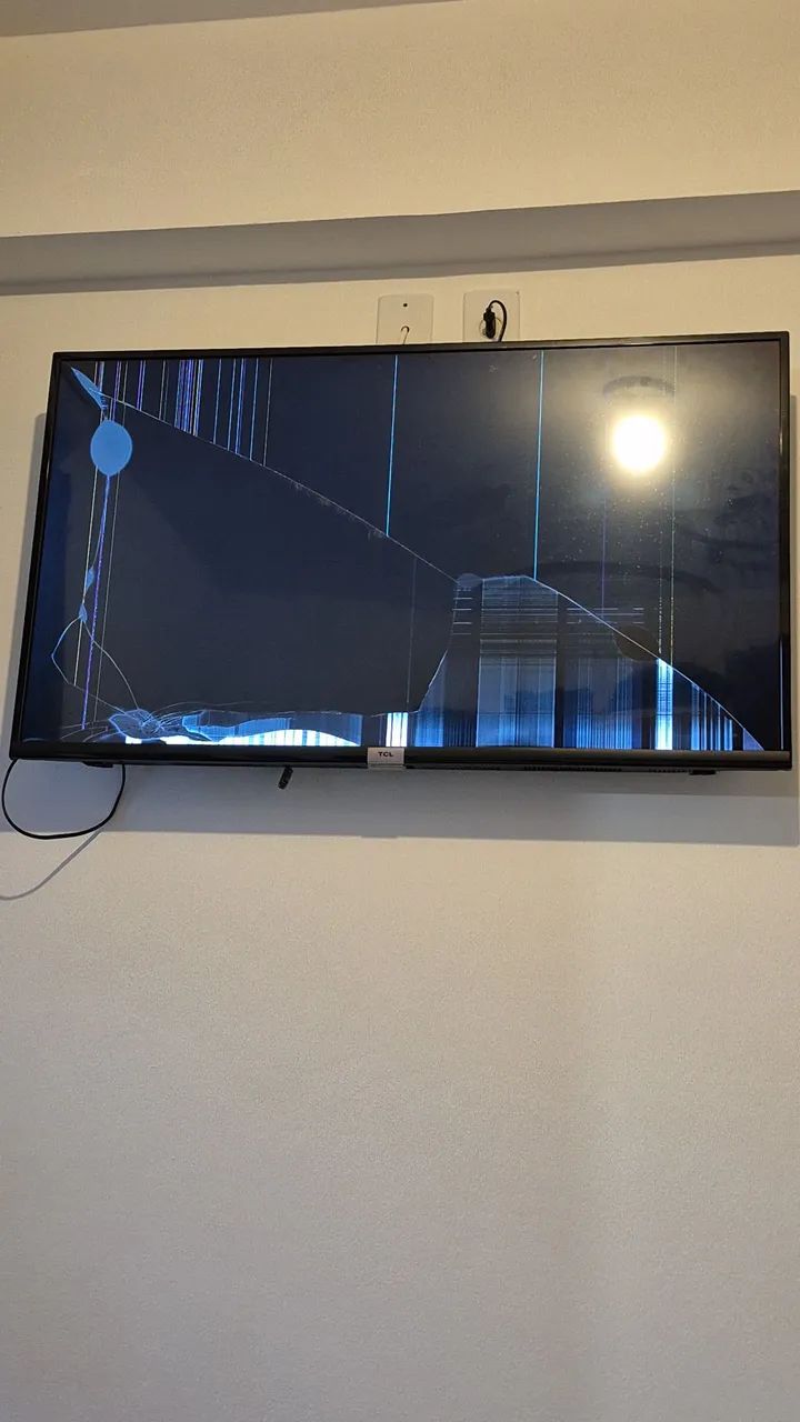 Tv tcl 40" - tela estragada - carcaça 