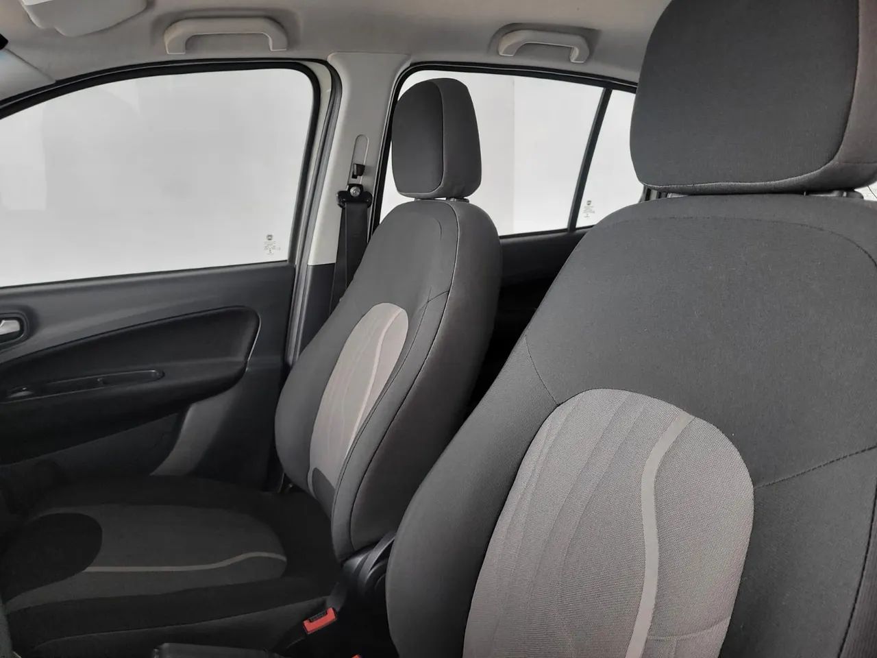 Fiat Uno WAY 1.4 EVO Dualogic Flex 8V 5P 2016 - Foto 3