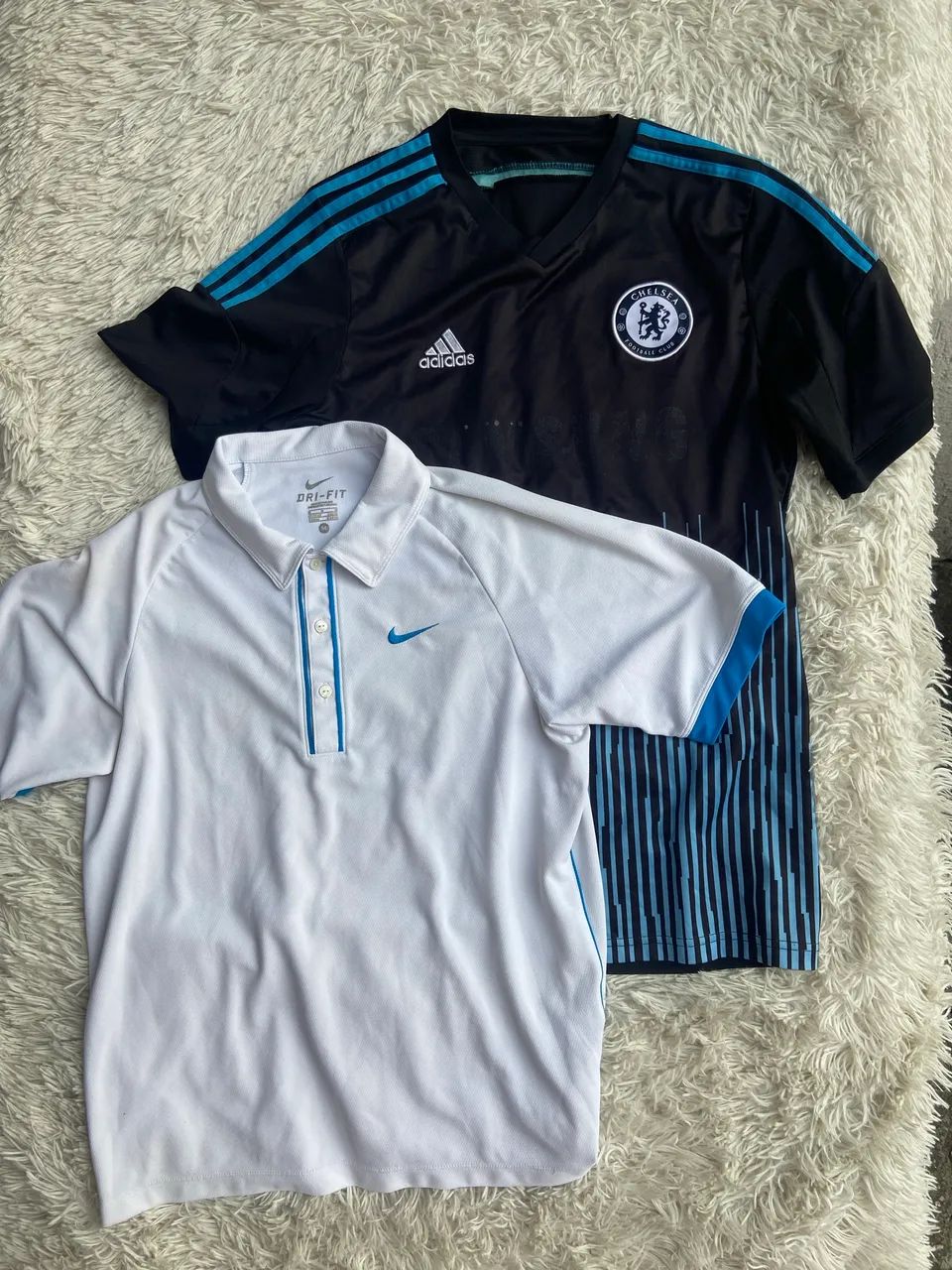 Duas camisetas Nike e Adidas tam M