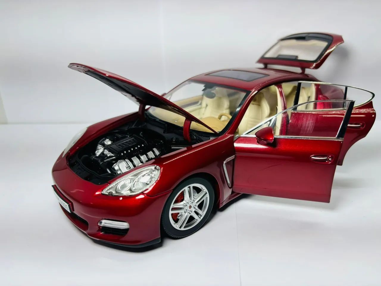Miniatura Porsche Panamera Turbo 1/18 - Foto 5