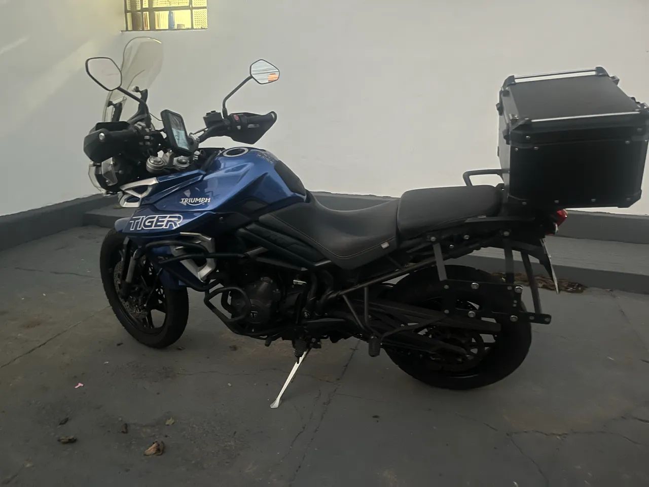Tiger 800 com baú 20mil KM - Foto 2