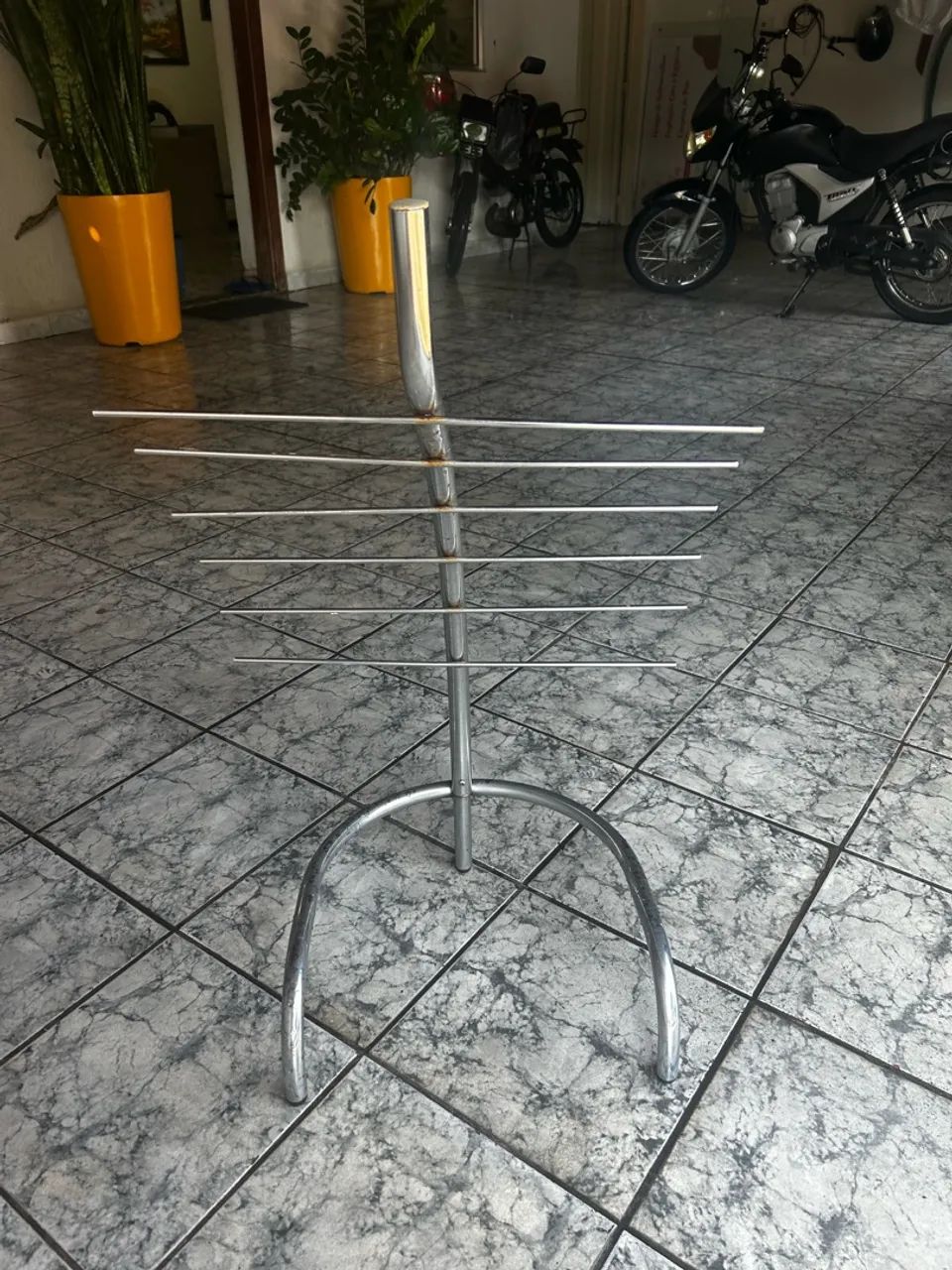 Revisteiro antigo cromado  - Foto 2