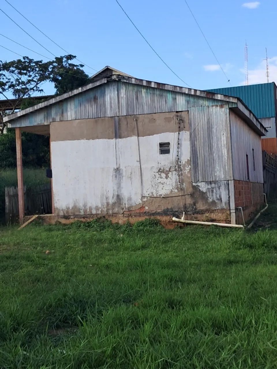 Vende-se  uma casa e um apartamento   com 2 quartos,  próximo ao Frios Vilhena  - Foto 2