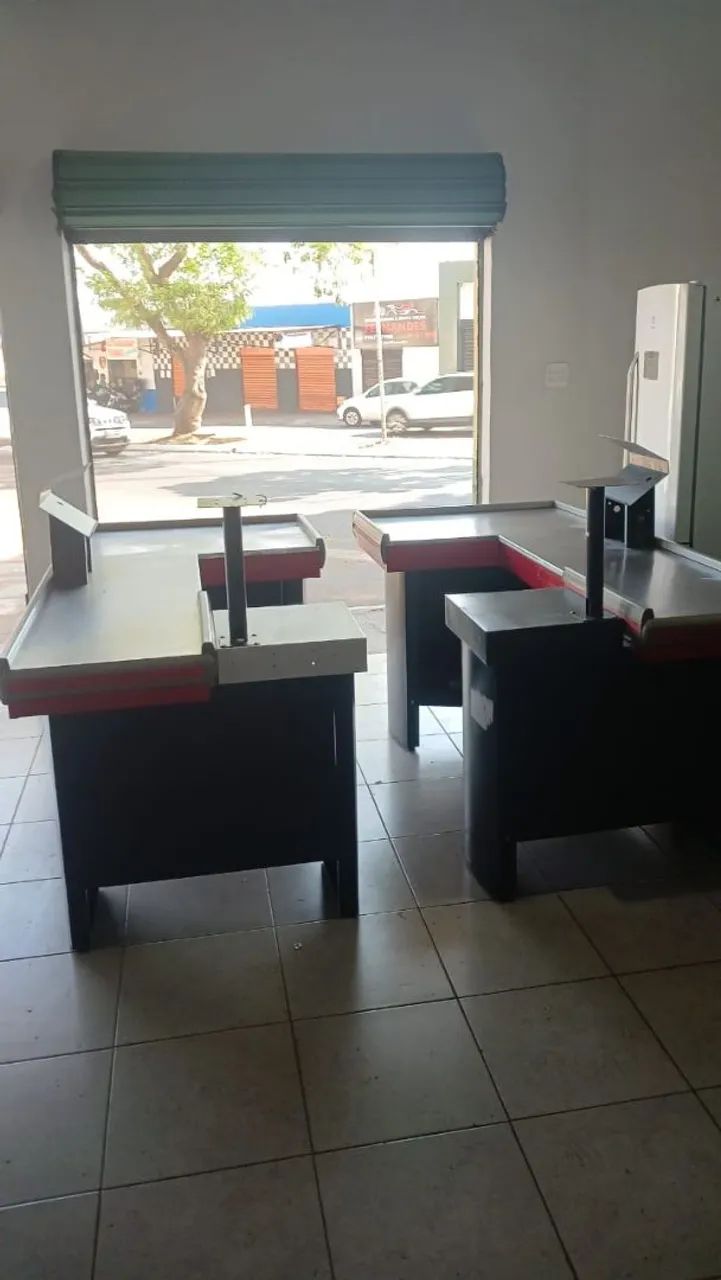 Vendo 02 checkouts 2 metros lado esq e dir. - Foto 2