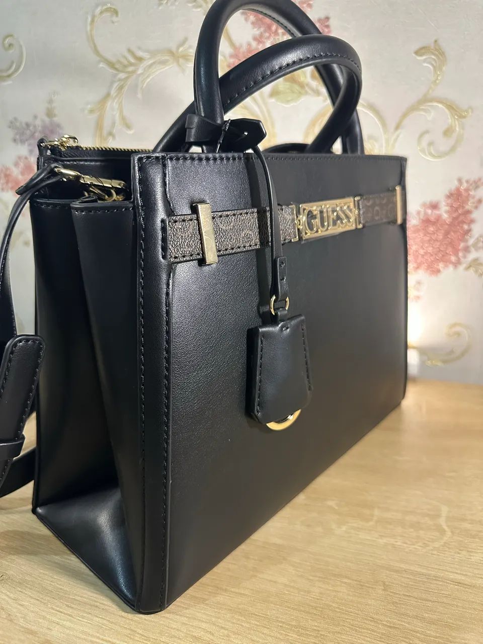 Bolsa Guess preta ombro - Foto 3