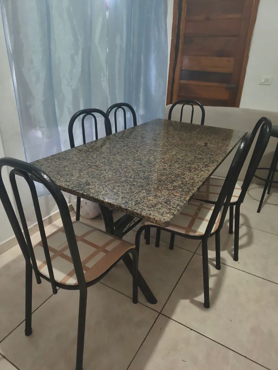 Mesa marmore 6 cadeiras 