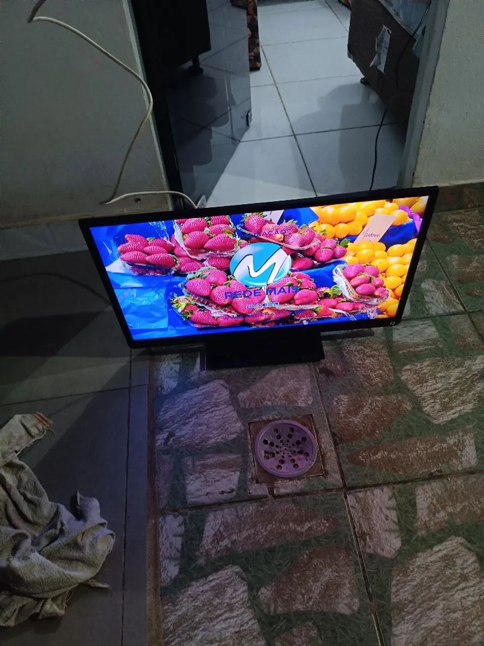 Vendo tv Toshiba 32 polegadas (não é smart) - Foto 2