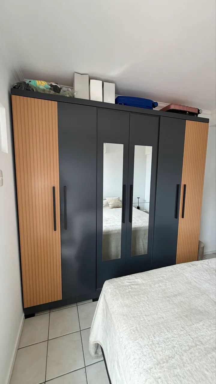 Guarda roupa 6 portas impecável 
