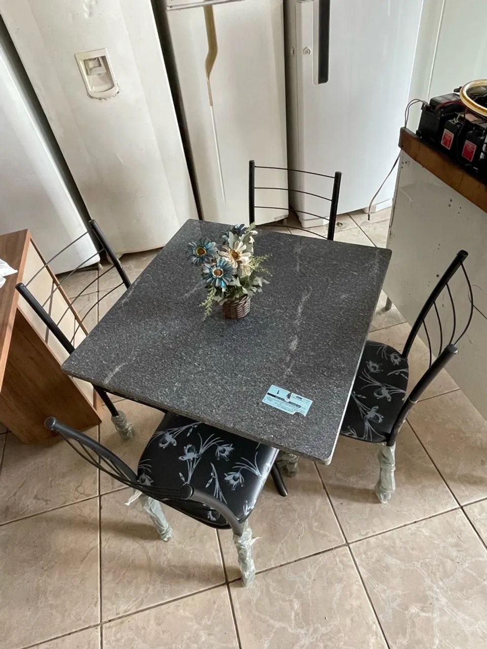 Mesa de jantar c/tampo de mármore  - Foto 2