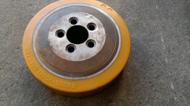 Pneu e Roda para Empilhadeira e Paleteira - Foto 6
