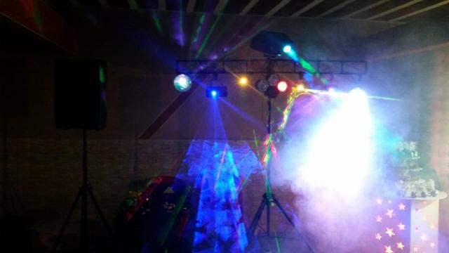 Som com iluminação e máquina de fumaça - Foto 5