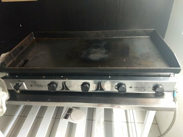Vendo chapa de lanches e hambúrguer de 1metro. Divido em até 12x