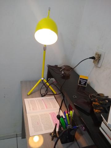 Luminária amarela de mesa - Foto 2