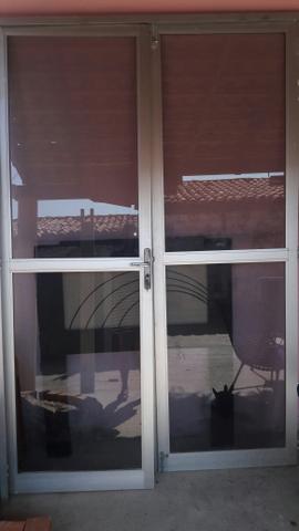 Vendo porta de vidro alumínio. .medidas 1.20 por 1. de altura 90 - Foto 2