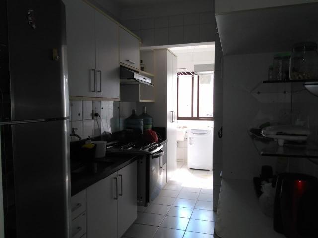 Vendo apartamento com três quartos com dependência no Stiep - Foto 11