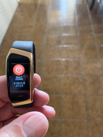 Smart Watch r relógio inteligente dourado aprodagua