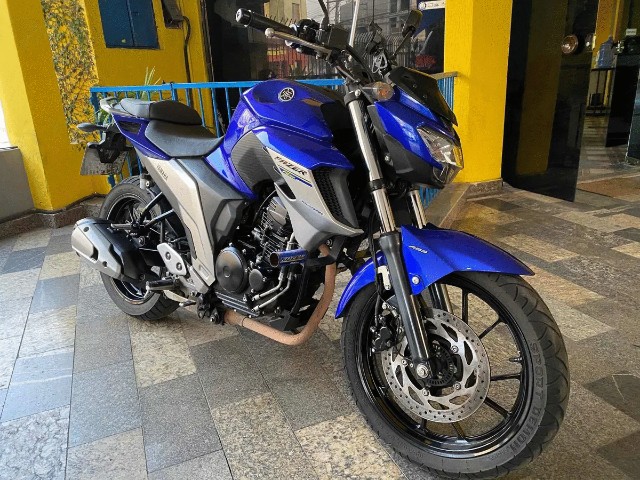 YAMAHA F25 FAZER