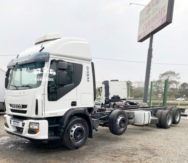 IVECO 240E28 2013 8X2