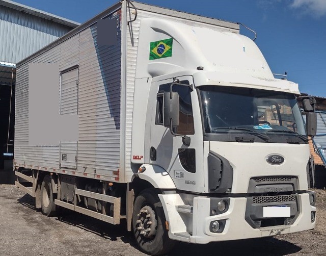 FORD CARGO 1519 2013 COM BAU DE 7 METROS