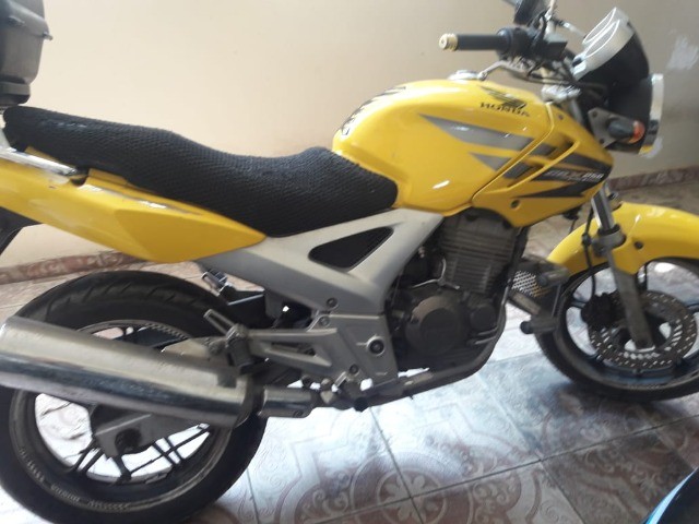 MOTO CBX 250 TWISTER