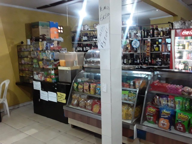 Loja Tem de Tudo, de Salgados, Mercearia, material de c na Qs 06 entre o Areal e Arniquera