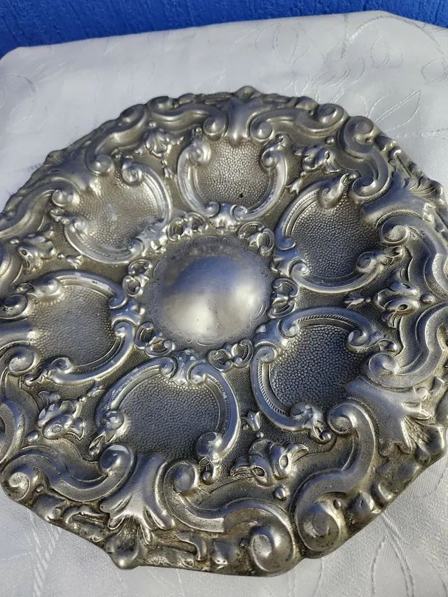 Medalhão  espessurado a prata antigo com suporte para parede - Foto 5