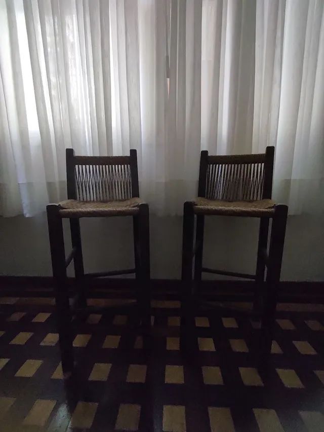 Banquetas de madeira