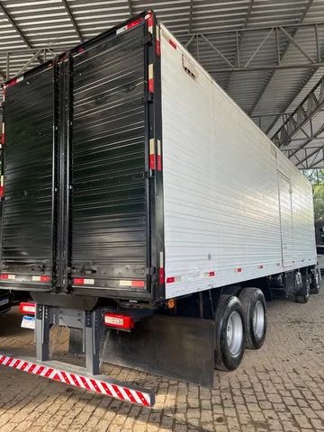 Volvo VM 330 Baú 2014 - Foto 5