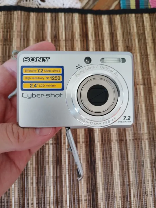 Câmera fotográfica digital Sony cybershot 7.2 megapixels a pilha