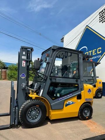 Locação de empilhadeira cabinada com ar condicionado - Foto 2
