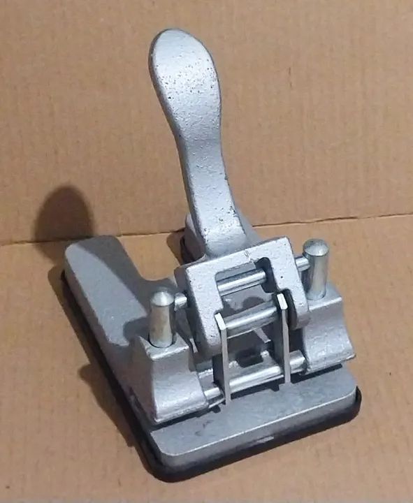 Perfurador Grande de Papel 60 Folhas CA101 Cavia 