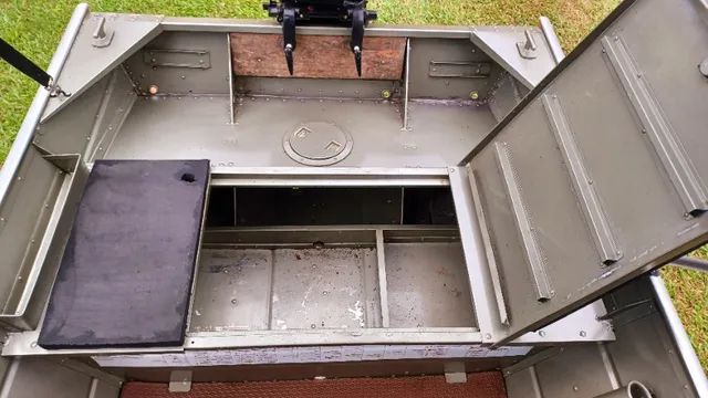 Barco de Aluminio de 6 mtrs c/  motor de popa Parsun 40 Hp - 2 T rabeta longa 20" - Foto 8