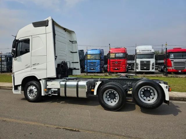 Volvo FH 460 6x2 Globetrotter Ano 20 teto Alto Automático Suspensão Mola Ar digital - Foto 8
