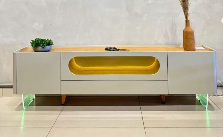 rack nobre com pés de vidro