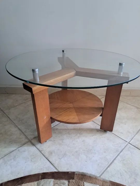 Mesa de centro de madeira com tampo em vidro - Foto 2