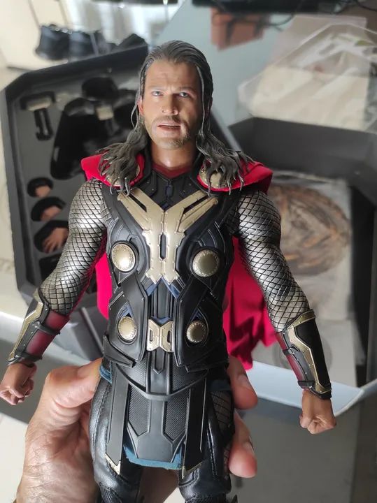 Hot Toys Marvel Disney Figura de Ação Thor - Hot Toys - The Dark