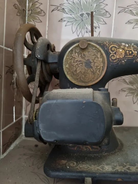 Maquina de Costura Singer Antiga - Foto 3