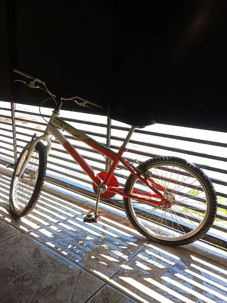 Bicicleta Infantil Vermelha - Foto 4