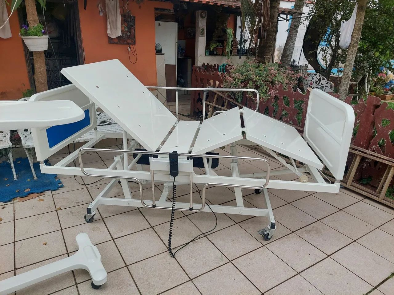 Cama hospitalar elétrica com elevação de altura.  - Foto 5