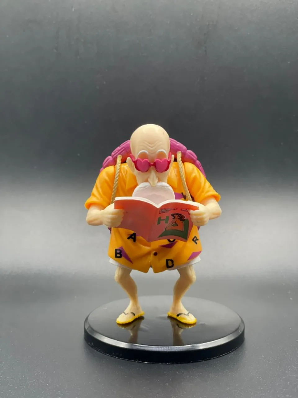Mestre Kame com Revista (Dragon ball Z)