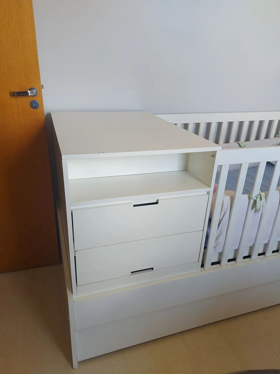Berço Multifuncional, com cama auxiliar e trocados. Brinde colchão bebê novo. - Foto 4