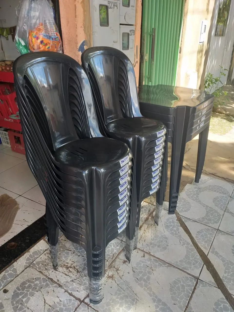 Conjunto de mesa e cadeiras de plástico bistrô novas  - Foto 5