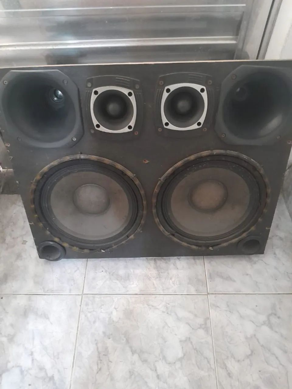 Caixa de som profissional