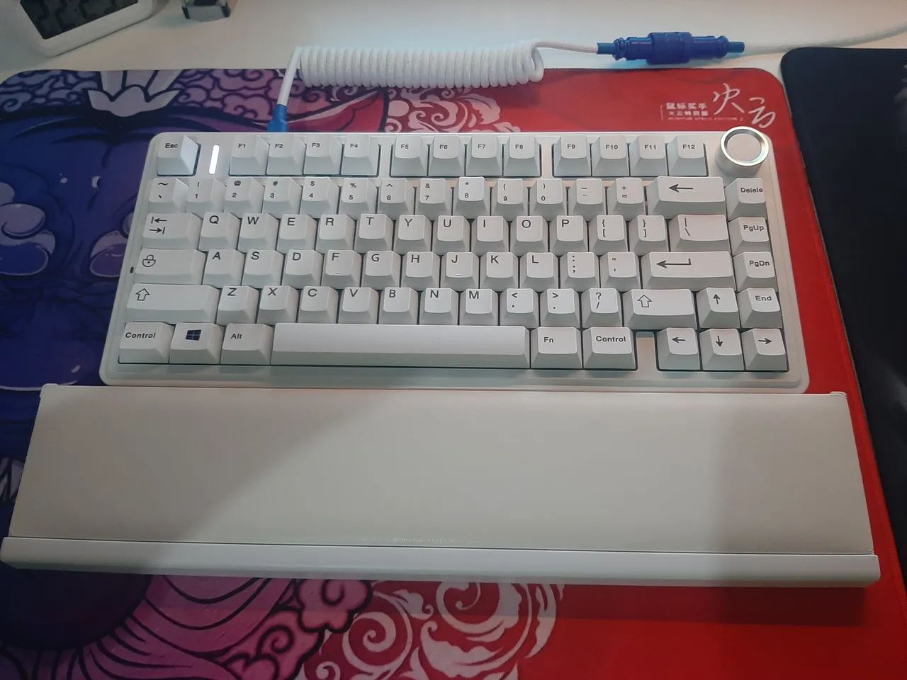 Almofada ergonômica para o apoio do pulso. 