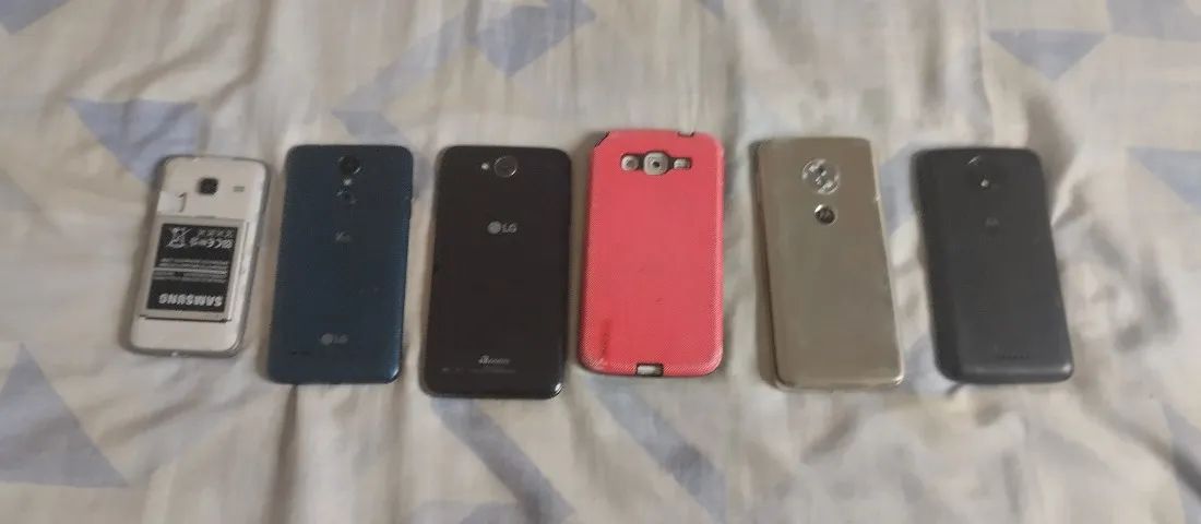 Aparelhos danificados tela quebrada. 