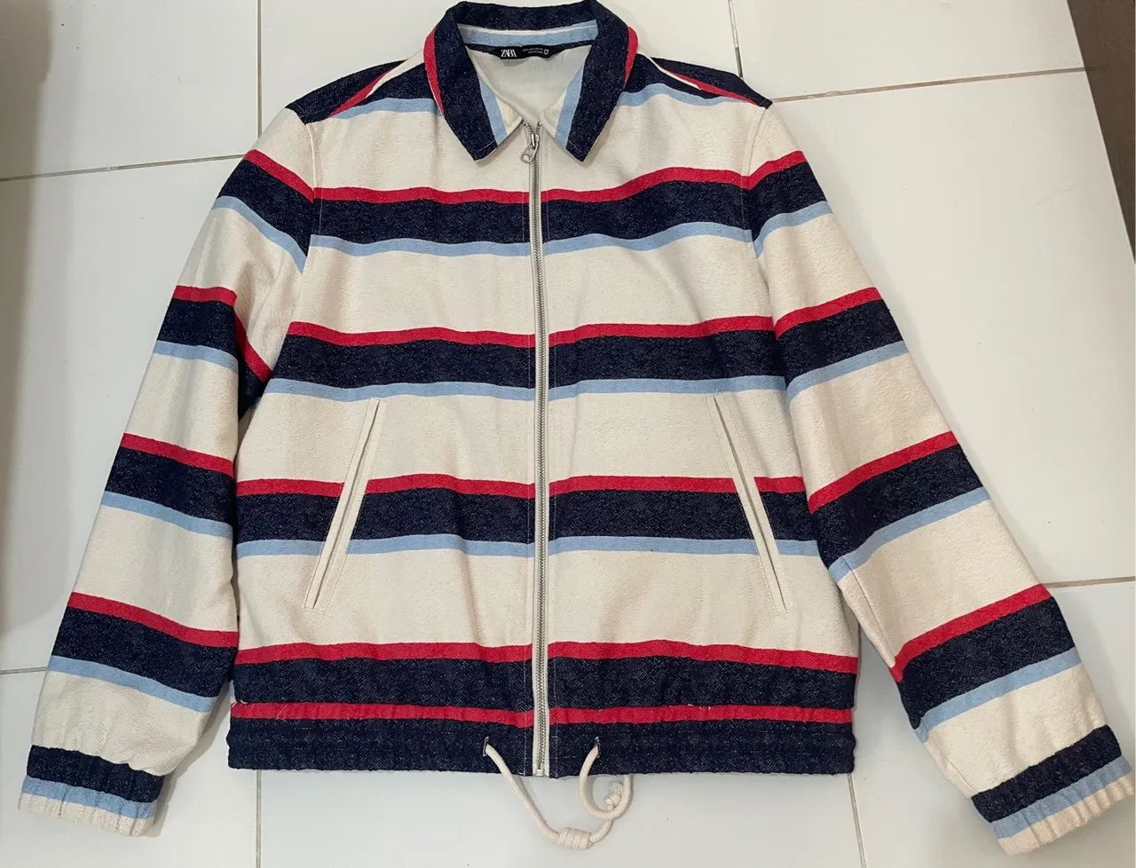 Jaqueta Listrada ZARA - Estilo e Conforto
