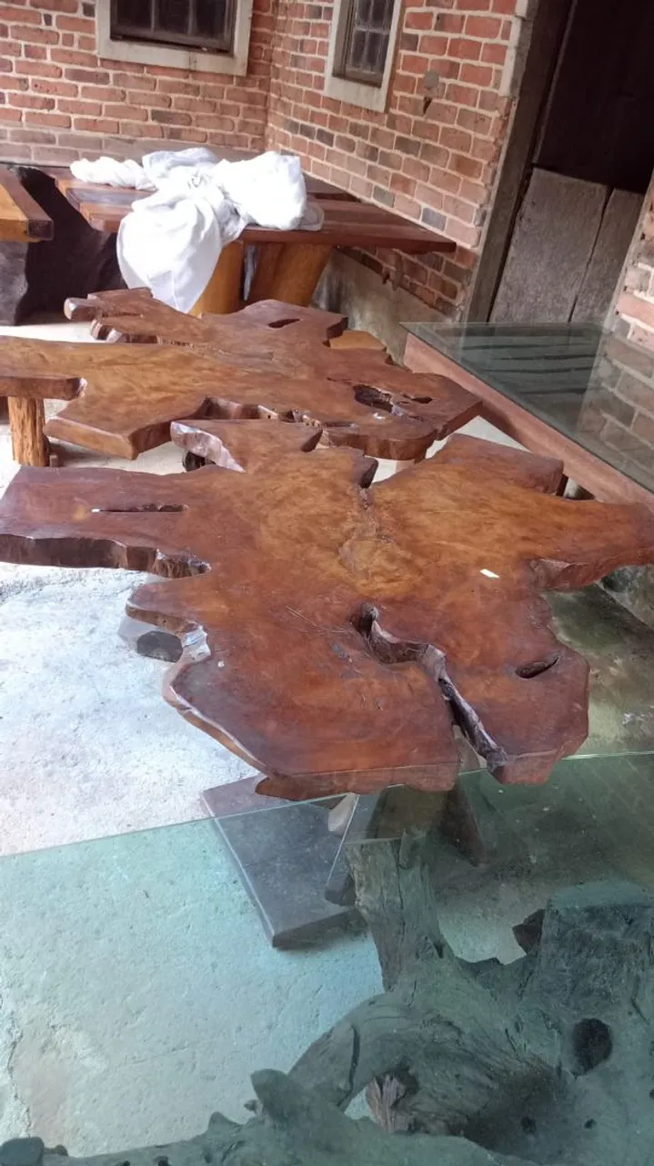 Mesa de centro em madeira de demolição