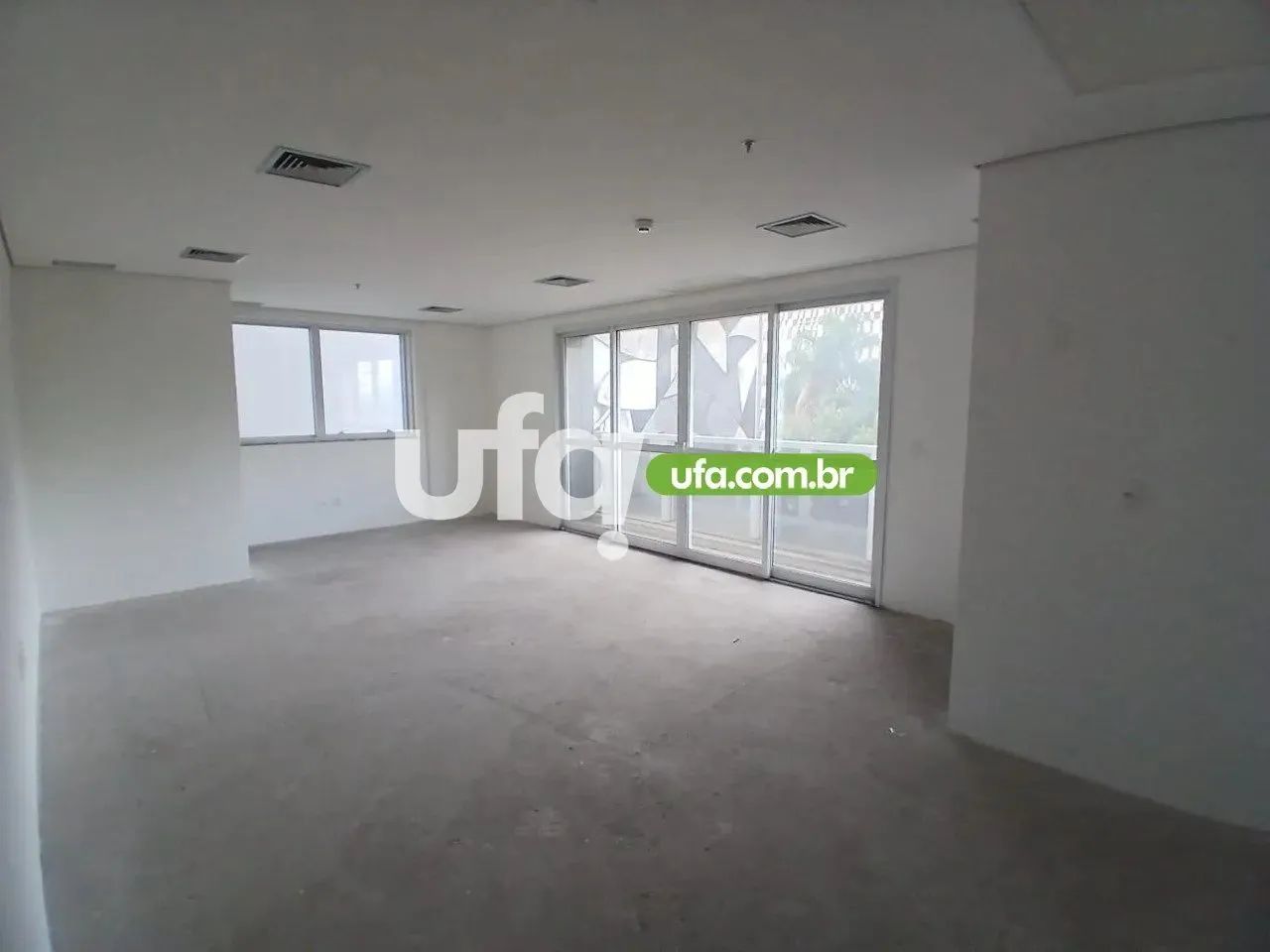 Conjunto comercial com varanda e vaga na Rua Palestra Itália - Perdizes